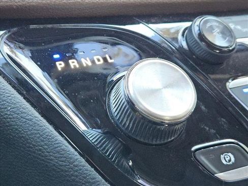 Used 2017 Chrysler Pacifica Limited w/ Tire & Wheel Group image 12