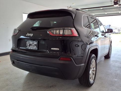 Used 2019 Jeep Cherokee Latitude w/ Popular Appearance Group FWD image 3
