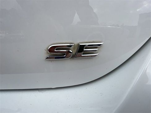 Used 2019 Toyota Camry L image 30