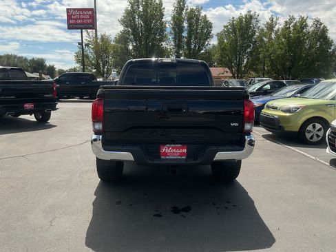 Used 2018 Toyota Tacoma TRD Off-Road AWD/4WD image 8