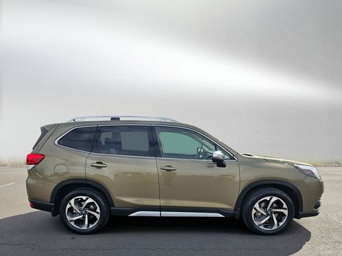Used 2022 Subaru Forester Touring AWD/4WD image 5