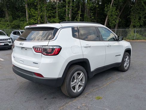 Used 2024 Jeep Compass Latitude AWD/4WD image 4