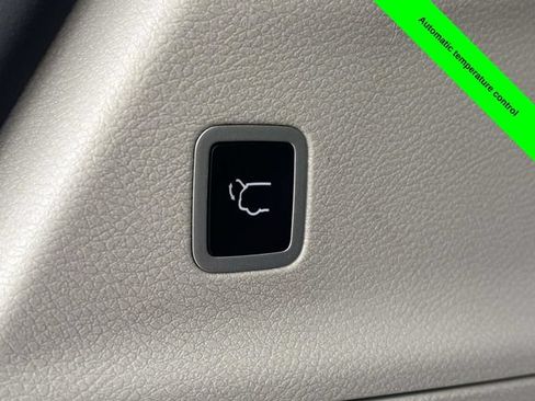 Used 2023 Chrysler Pacifica Limited FWD image 41