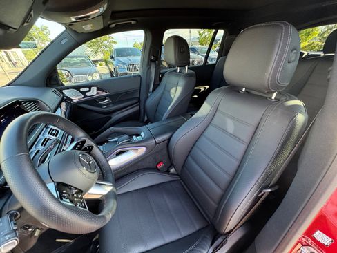 Used 2025 Mercedes-Benz GLS 450 4MATIC image 13