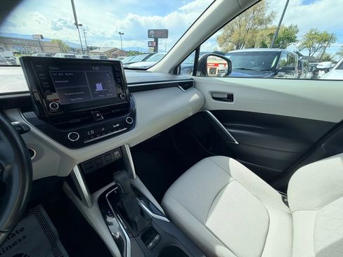 Used 2022 Toyota Corolla Cross LE image 26