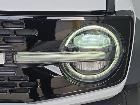 Used 2023 Ford Bronco Wildtrak image 30