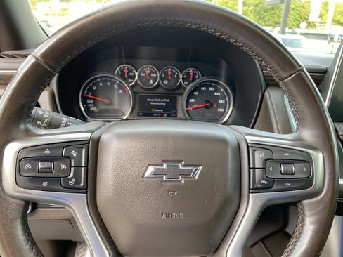 Used 2021 Chevrolet Suburban Z71 w/ Luxury Package image 18