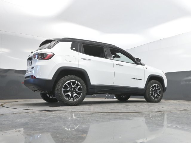 Used 2025 Jeep Compass Trailhawk AWD/4WD image 43