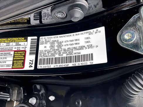 Used 2018 Toyota Tacoma TRD Off-Road w/ Technology Package AWD/4WD image 19