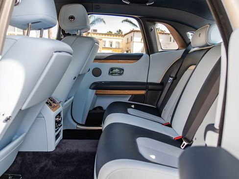 Used 2022 Rolls-Royce Ghost w/ Ghost Package image 29