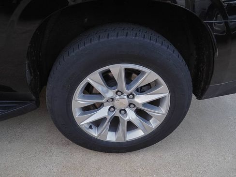 Used 2023 Chevrolet Suburban Premier AWD/4WD image 7