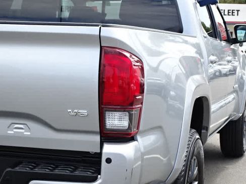 Certified 2022 Toyota Tacoma SR5 AWD/4WD image 11