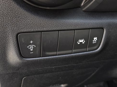 Used 2019 Hyundai Kona SE FWD image 21