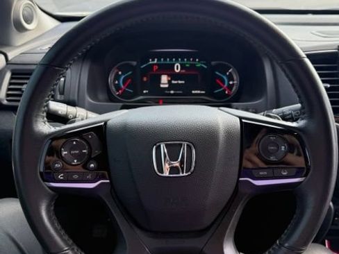 Used 2022 Honda Pilot Touring image 12