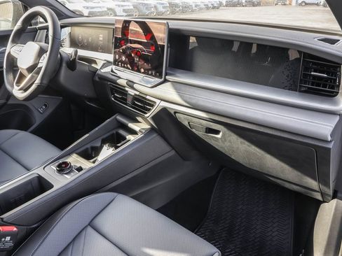 New 2025 Volkswagen Tiguan SE R-Line image 39