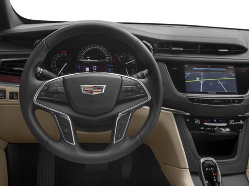 Used 2017 Cadillac XT5 Luxury AWD/4WD image 4