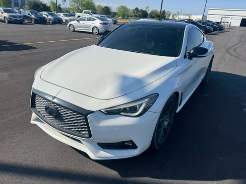 Used 2018 INFINITI Q60 3.0t Luxe RWD image 3