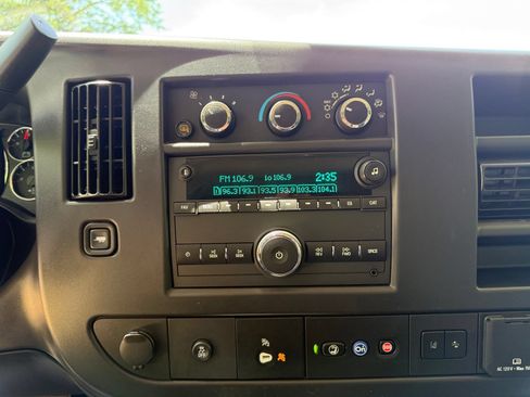 Used 2025 Chevrolet Express 3500 LT w/ LT Preferred Equipment Group RWD image 14