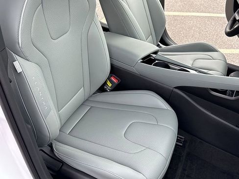 New 2025 Hyundai Elantra Limited w/ Cargo Package FWD image 19