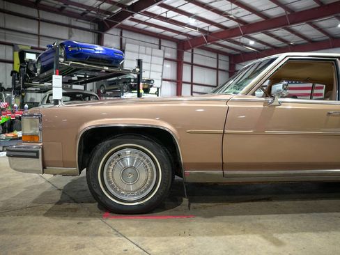 Used 1989 Cadillac Brougham image 3