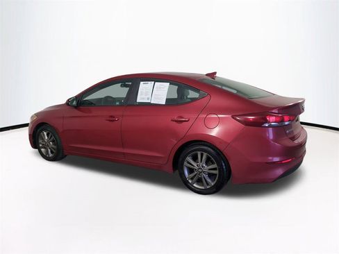 Used 2017 Hyundai Elantra SE image 7