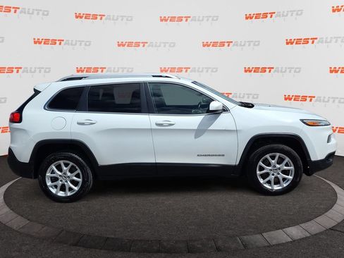 Used 2016 Jeep Cherokee Latitude w/ Cold Weather Group AWD/4WD image 6
