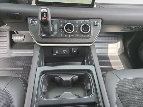 Used 2022 Land Rover Defender 110 SE AWD/4WD image 26