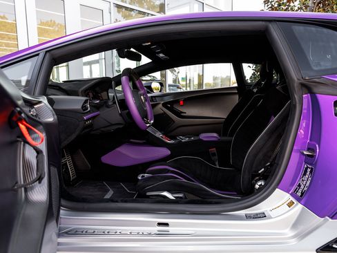 Used 2023 Lamborghini Huracan STO image 30