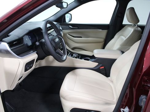 Used 2024 Jeep Grand Cherokee L Limited AWD/4WD image 22