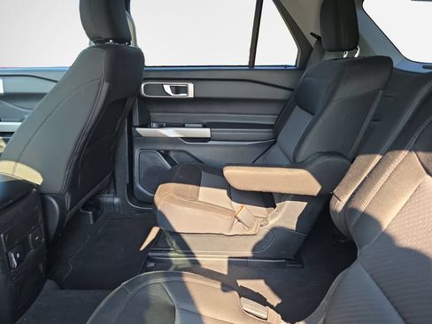 Used 2023 Ford Explorer XLT AWD/4WD image 22