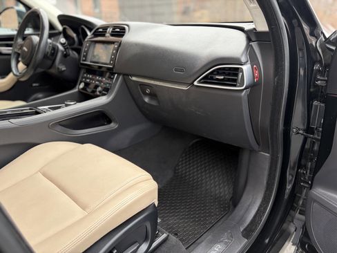 Used 2018 Jaguar F-PACE Premium AWD/4WD image 10