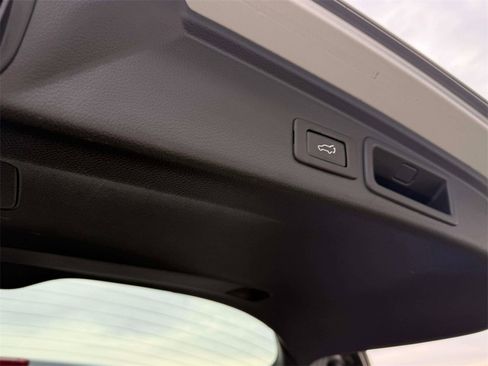 Used 2018 Subaru Forester 2.5i Touring image 34