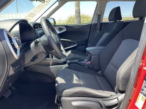 Used 2024 Kia Soul LX w/ Option Group 015 FWD image 17
