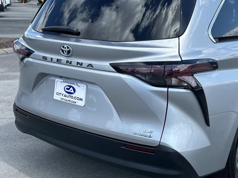 Used 2024 Toyota Sienna LE FWD image 14