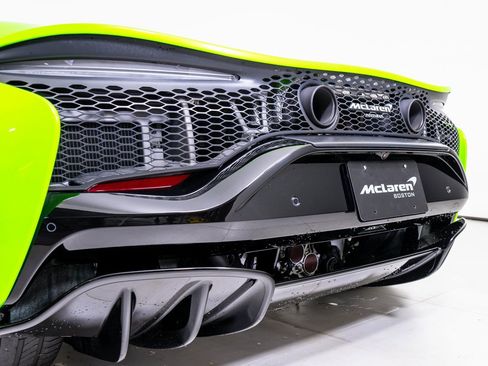 Used 2024 McLaren Artura image 11