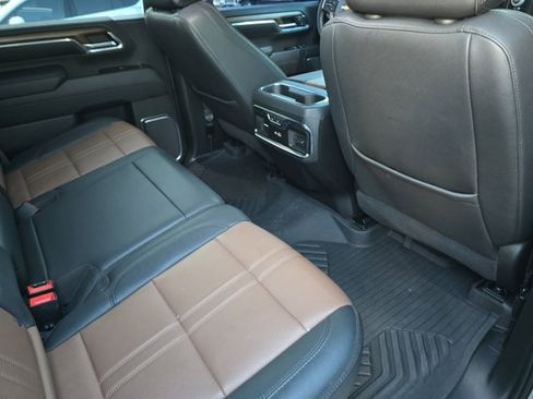 Used 2024 Chevrolet Silverado 2500 High Country w/ High Country Premium Package image 11