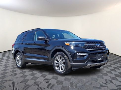 Certified 2023 Ford Explorer XLT w/ Equipment Group 202A AWD/4WD image 1