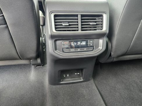 Certified 2026 Volkswagen Atlas SE w/ Panoramic Sunroof Package FWD image 16
