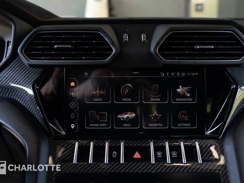 Used 2023 Lamborghini Urus Performante AWD/4WD image 27