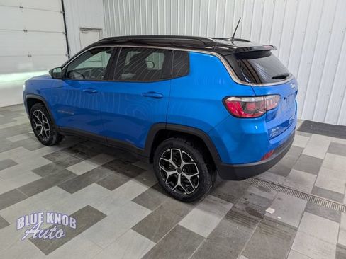 Used 2025 Jeep Compass Limited AWD/4WD image 2