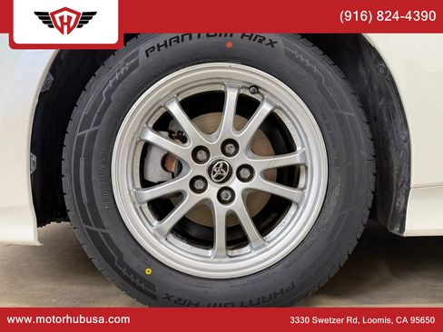 Used 2016 Toyota Prius Three image 18