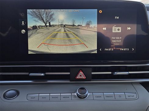 New 2025 Hyundai Elantra Limited image 18