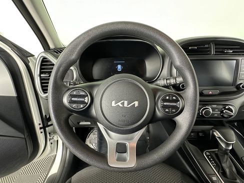 Used 2023 Kia Soul LX w/ LX Technology Package image 32