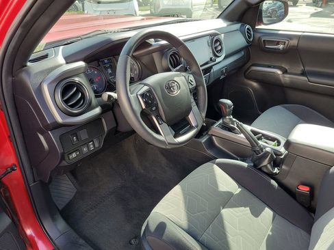 Used 2022 Toyota Tacoma TRD Sport image 17