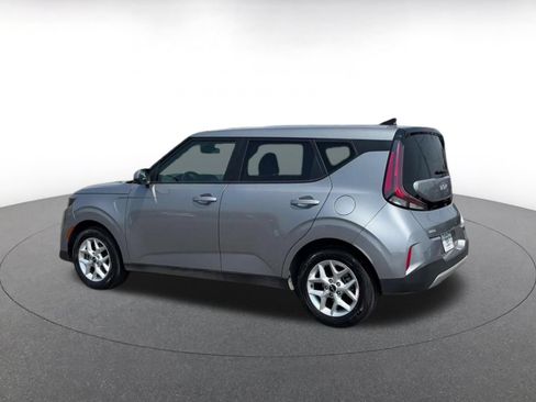 Used 2025 Kia Soul LX w/ LX Technology Package FWD image 10