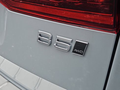 New 2026 Volvo XC60 B5 Ultra w/ Protection Package Premier image 4