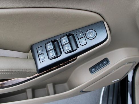 Used 2018 GMC Yukon SLT image 9