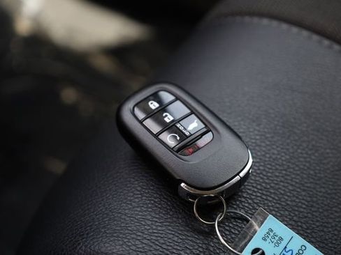 Used 2025 Honda Pilot EX-L image 36