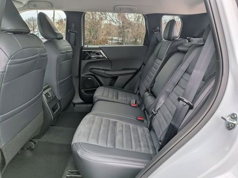New 2026 Mitsubishi Outlander SE image 27