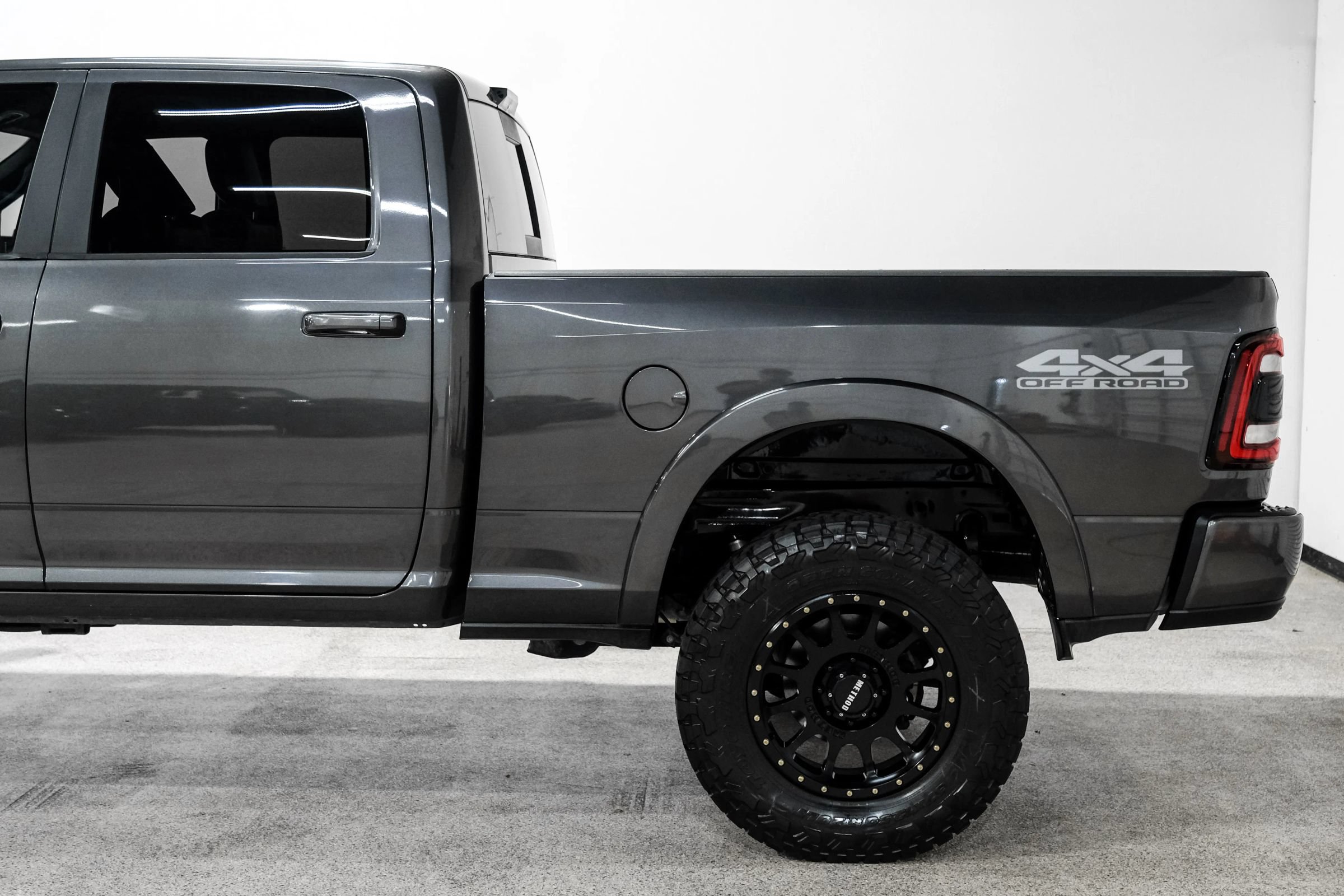 Used 2020 RAM 2500 Laramie w/ Night Edition AWD/4WD image 11